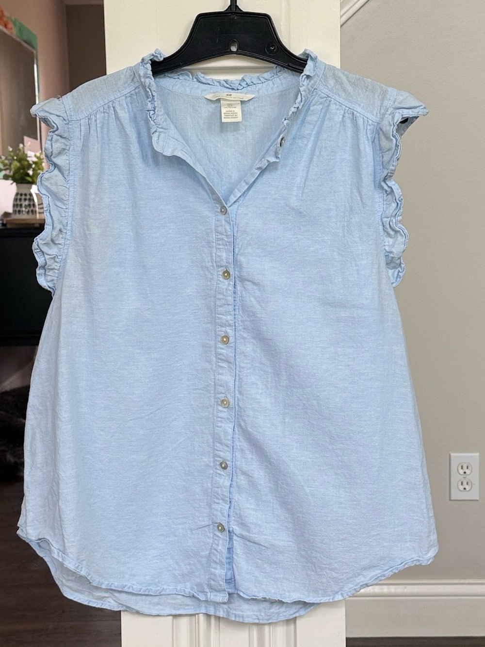H&M Light Blue Linen Ruffle Sleeve Button-Up Blouse Like New Large
